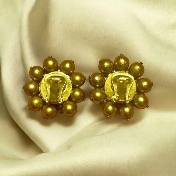 Rare Vintage Signed Kenneth Jay Lane Matte Gold Cluster Clip On Earrings - Picture 2 of 3